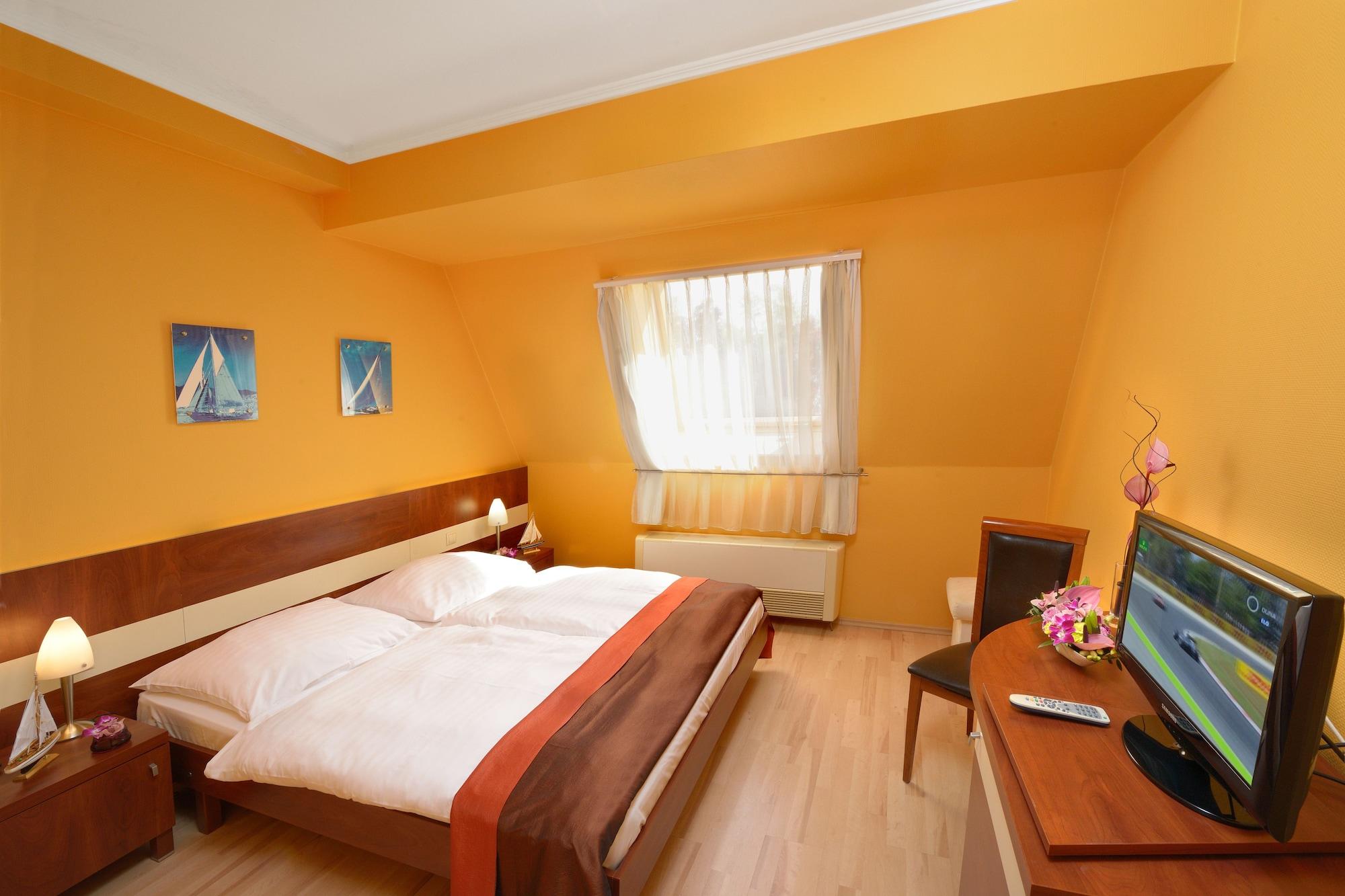 Holiday Beach Budapest Wellness Hotel With Sauna Park Ngoại thất bức ảnh