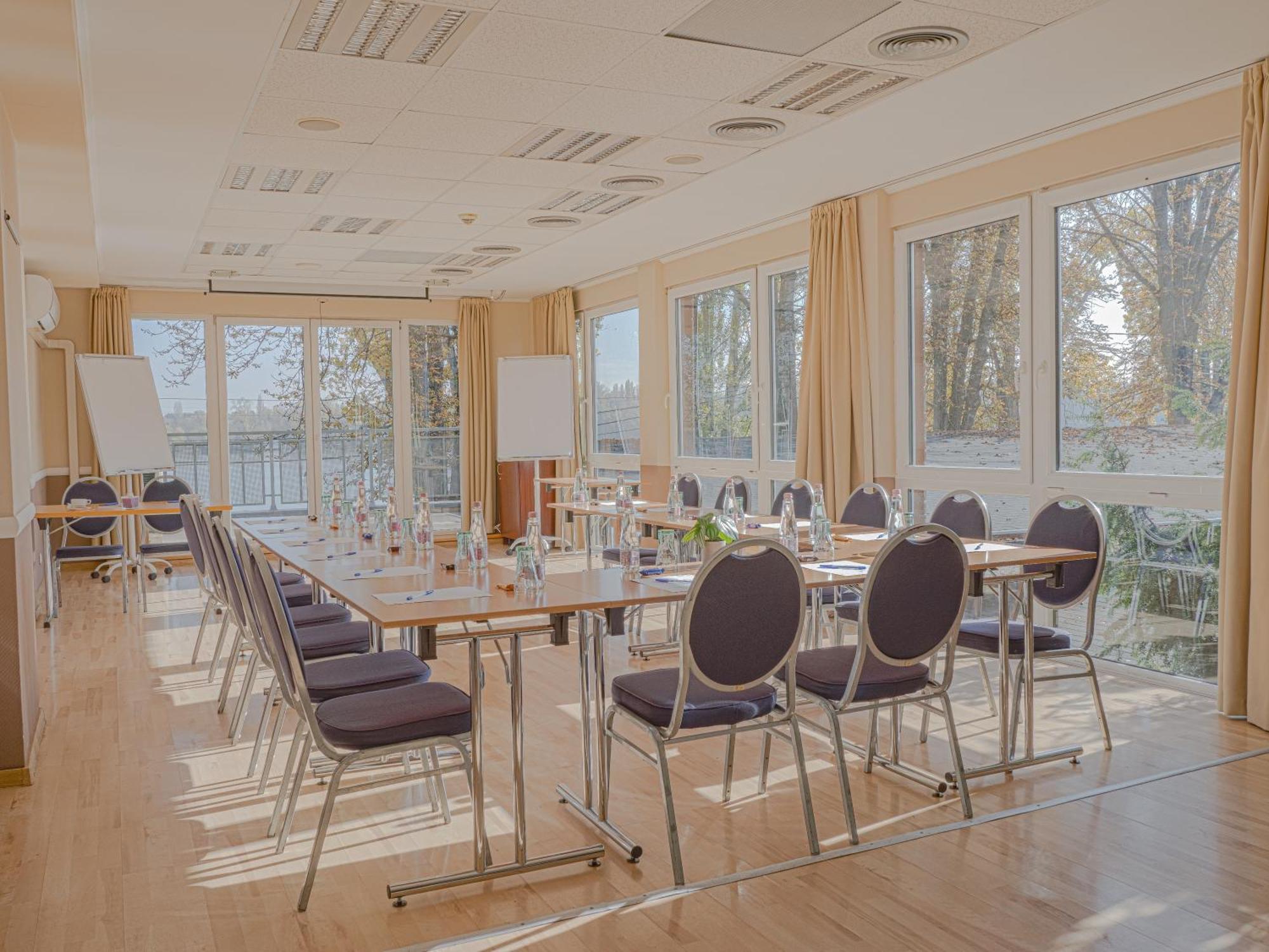 Holiday Beach Budapest Wellness Hotel With Sauna Park Ngoại thất bức ảnh