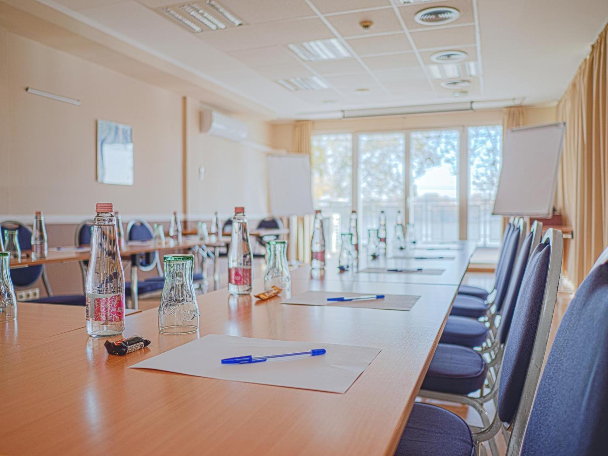 Holiday Beach Budapest Wellness Hotel With Sauna Park Ngoại thất bức ảnh
