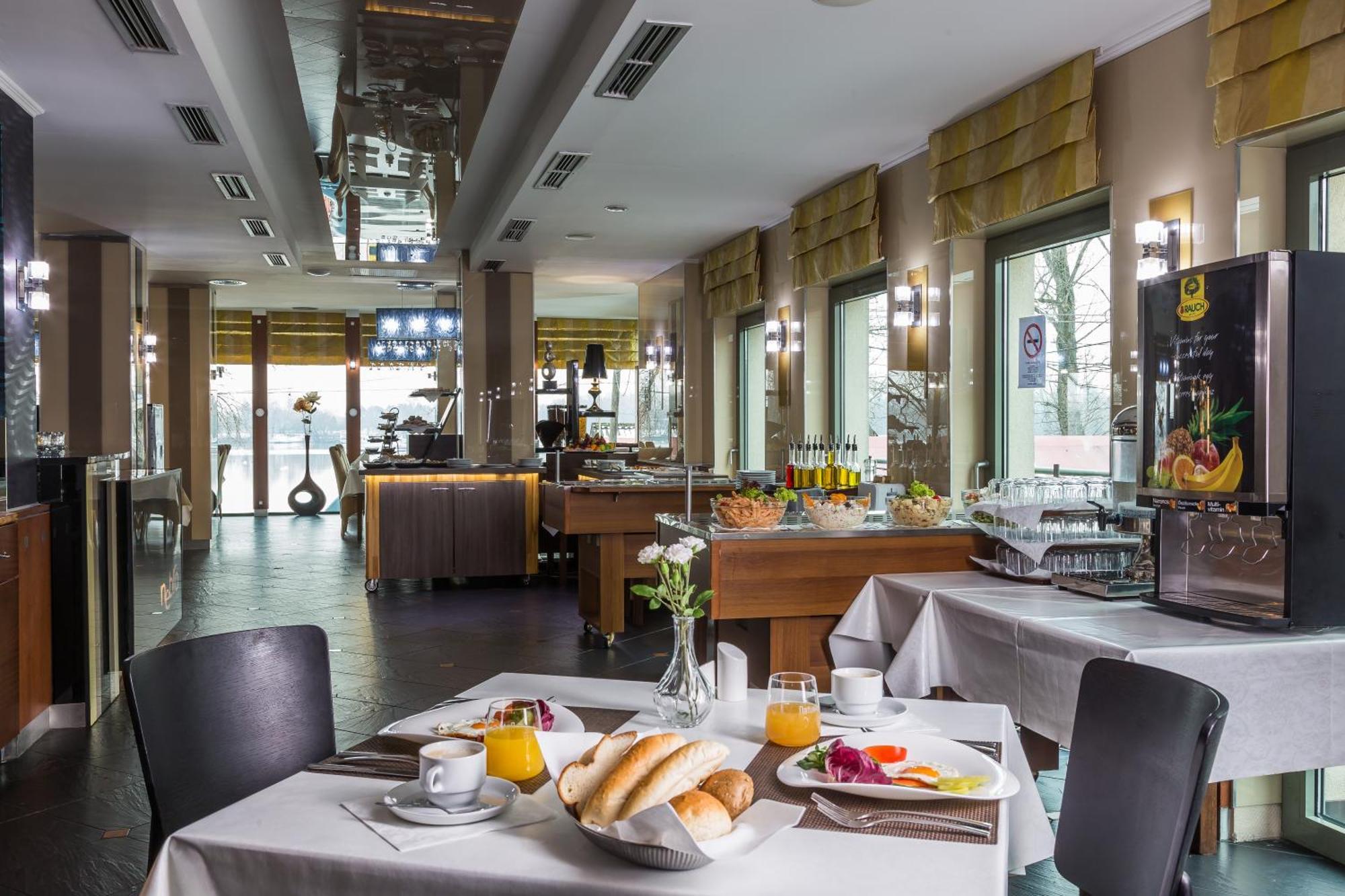 Holiday Beach Budapest Wellness Hotel With Sauna Park Ngoại thất bức ảnh