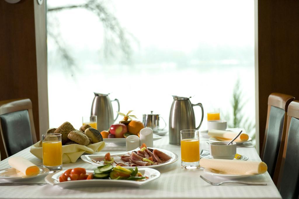 Holiday Beach Budapest Wellness Hotel With Sauna Park Ngoại thất bức ảnh